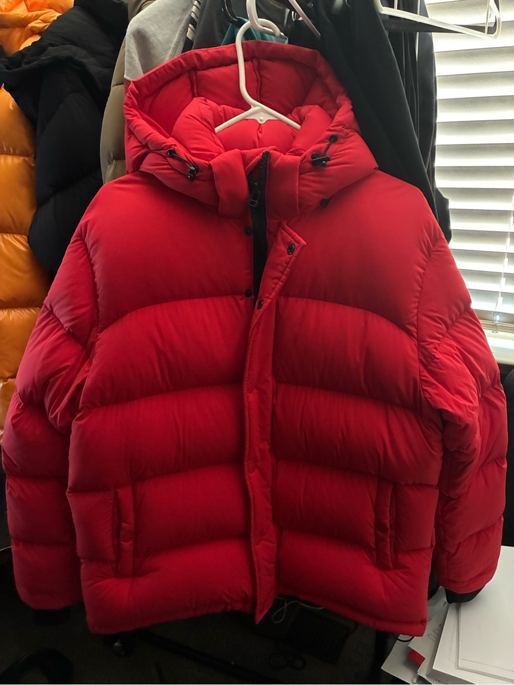 ARITZIA SUPER PUFF TNA " MEDIUM " RED